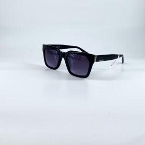 Alternative view of Guess 0172